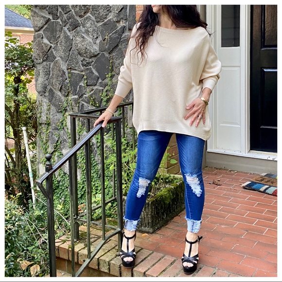 #03 Scooped neck loose fit soft gorgeous sweater - Picture 4 of 8